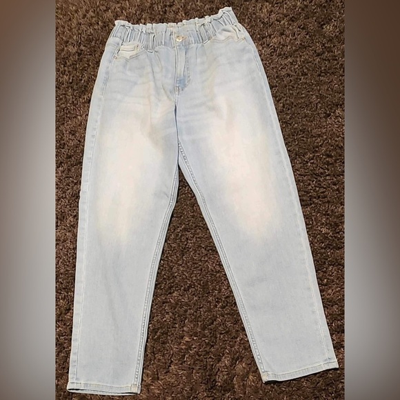 TRUE Craft Light Wash Some Distress Size 7 High Waisted Mom Jeans - Picture 2 of 12